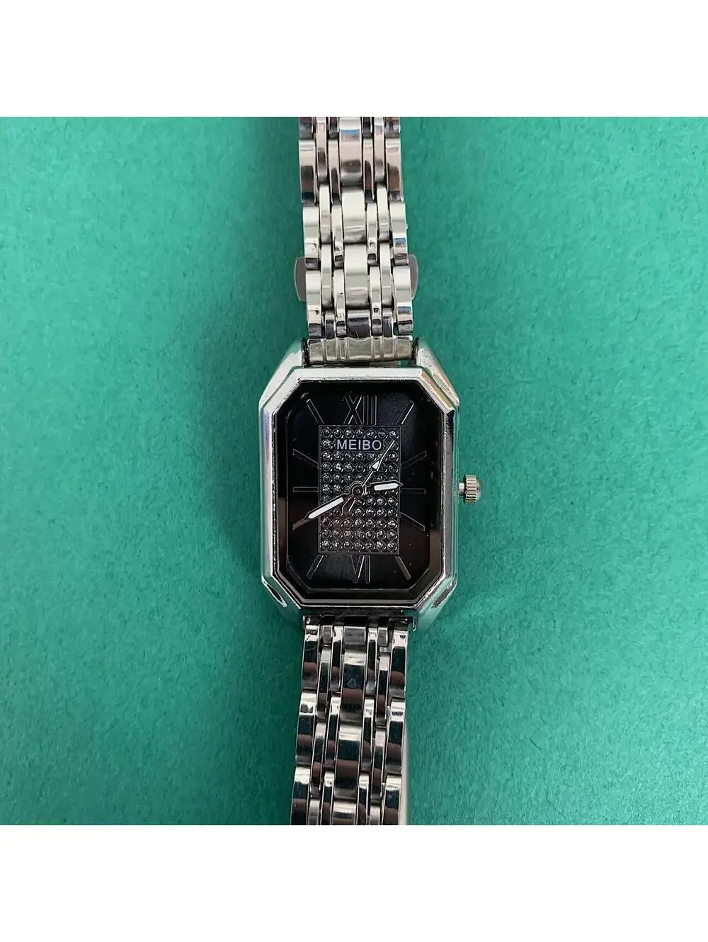 Y2k 2000s vintage style Silver Classy Black Face Rectangular Quartz Watch.